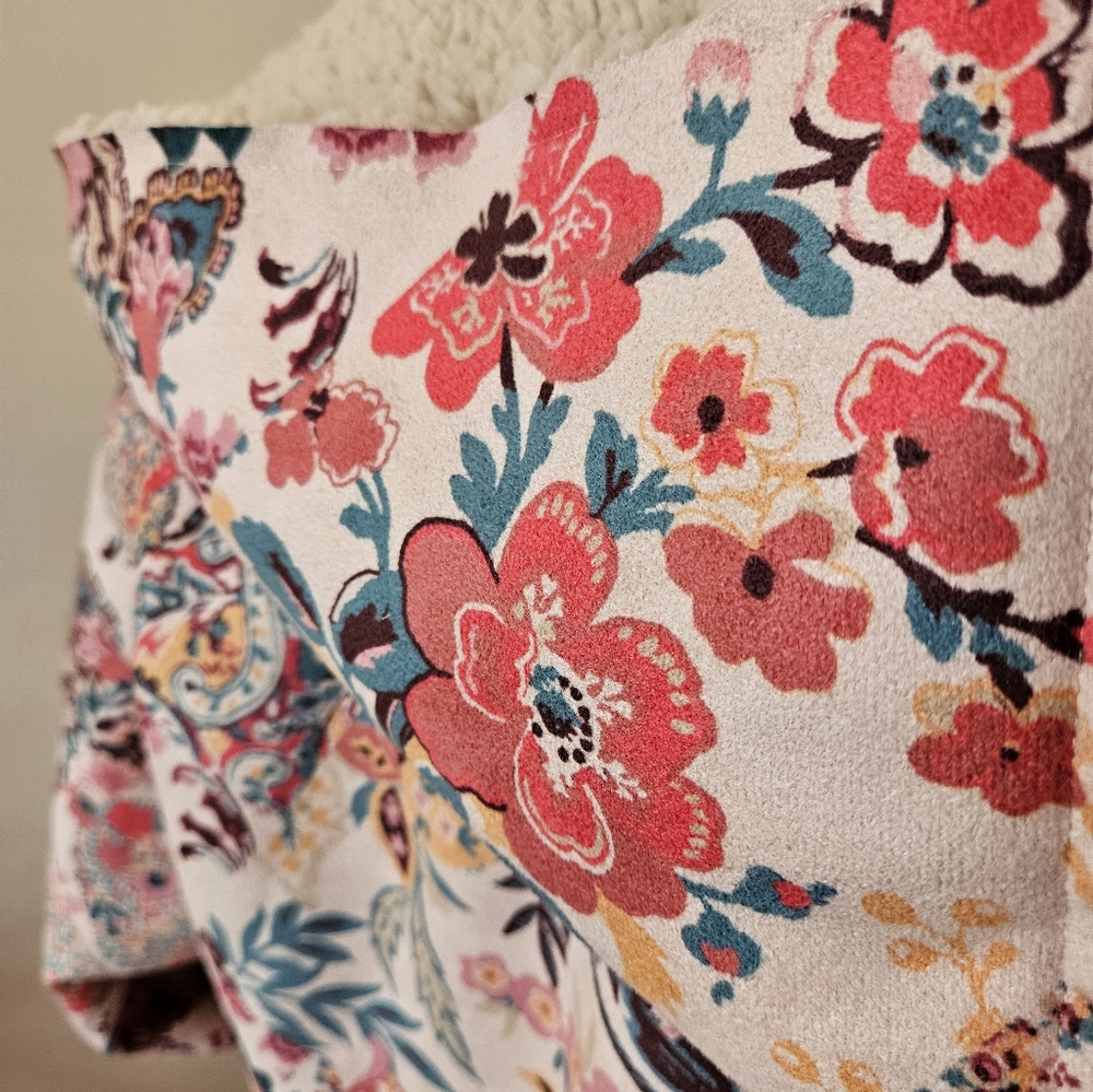 NWT Floral Hooded Jacket with Sherpa Lining - Picture 12 of 12